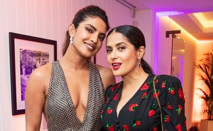 Salma Hayek recibe el día con 'bikini body' y deslumbra en redes