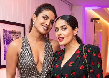 Salma Hayek recibe el día con 'bikini body' y deslumbra en redes