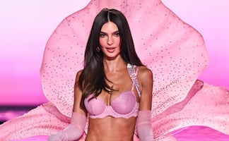 Emily Ratajkowski presume figura de infarto y desafía las nevadas en Nueva York 