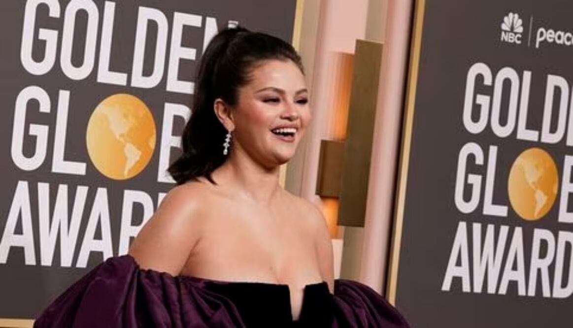 Selena Gomez confesó cómo se lesionó el brazo. Foto: AP
