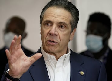 Asistente de Cuomo suma acusación de acoso sexual en su contra