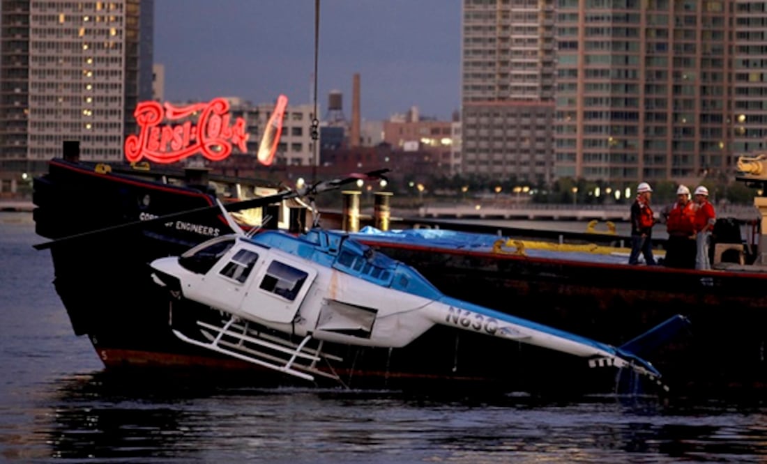 Accidente de helicóptero en el East River en 2011. AP