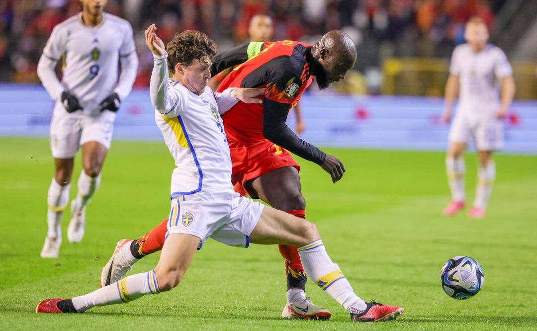 Partido Bélgica vs Suecia minutos antes de suspenderse por ataque en Bruselas. Foto: EFE/EPA/OLIVIER MATTHYS