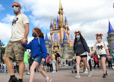 Regresan los cubrebocas obligatorios a Disneyland y Disney World