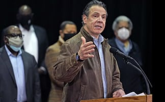 Andrew Cuomo ofrece disculpas a mujeres; "no voy a renunciar", dice
