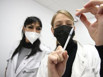 Pfizer tendría lista vacuna contra ómicron en marzo