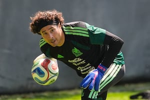 ¿Quién será el portero titular de México en 2026? Memo Ochoa ya levantó la mano y va por récord histórico con el Tri