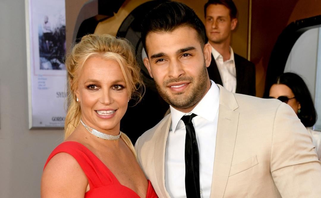 Sam Asghari demanda a Britney Spears manutención y el pago de sus abogados en el divorcio. AFP