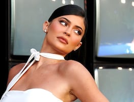 Kylie Jenner se quita el bikini junto al mar para celebrar su cumpleaños 26