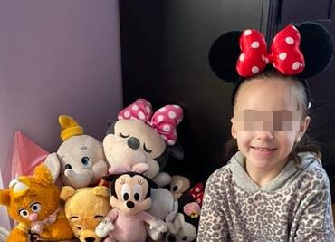 Expulsan a niña de tienda de Disney por usar cubrebocas tipo polaina
