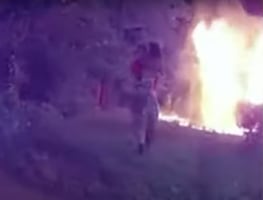 Video. Repartidor de pizza rescata a niños de casa en llamas en Indiana