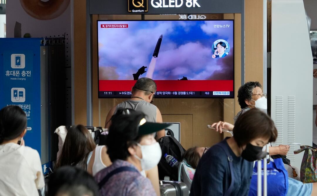 Corea del Norte lanza dos misiles balísticos al mar de Japón. Foto: AP