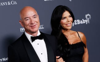 El vestido negro con el que “impactó” la novia de Jeff Bezos en LA