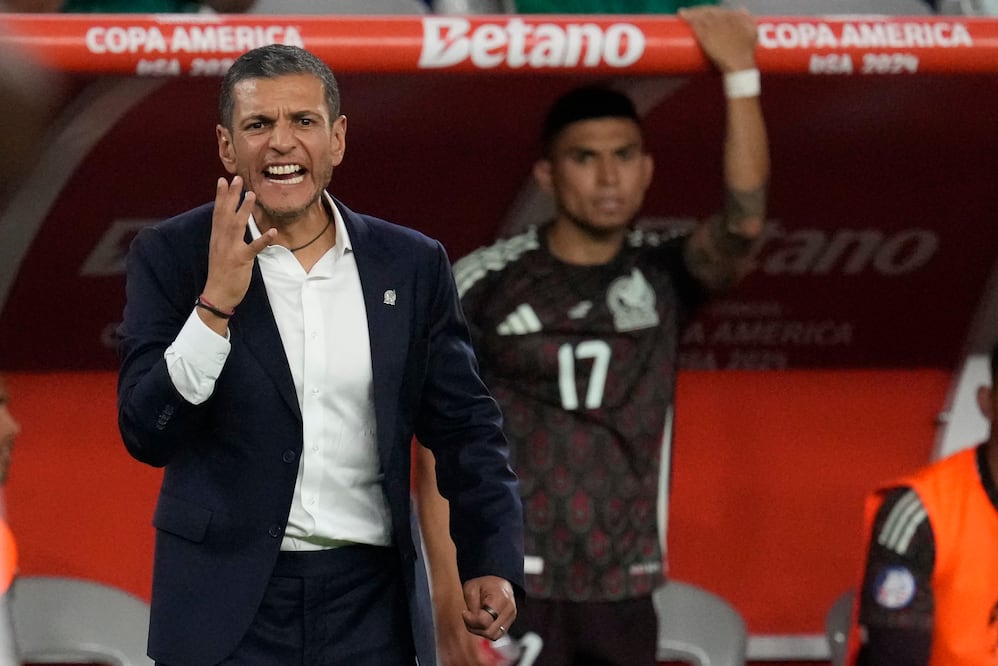 Federación mexicana confía en Jimmy Lozano a pesar del fracaso del Tri en Copa América.  (AP Photo/Matt York)