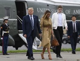 Barron Trump luce irreconocible a sus 15 años y más alto que Melania
