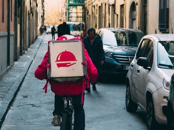 ¿Cómo ahorrar al pedir entregas de comida a casa?