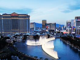 ¿Cuánto cuesta hospedarse en los hoteles más famosos y lujosos de Las Vegas?