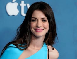 Anne Hathaway destila belleza en sesión fotográfica con look de mezclilla