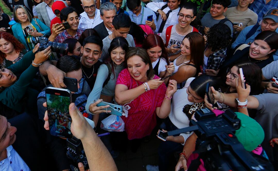 Xóchitl Gálvez promete “ser madre” de 250 mil niños mexicanos huérfanos por la violencia y covid. Foto: EFE
