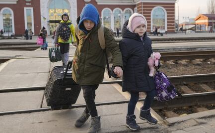 Miles de ucranianos tratan de huir del ataque ruso hacia Rumanía y Eslovaquia