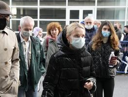 Nueva York. Multas de 1,000 dls a quien no use cubrebocas en espacios de interior públicos