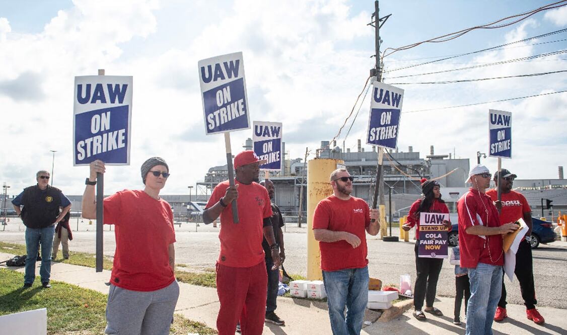 Huelga sin precedentes en automoción: UAW se la juega con huelgas selectivas en GM, Ford y Stellantis. Foto AFP
