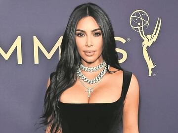 Kim Kardashian arranca suspiros con pequeño bikini negro en un sauna