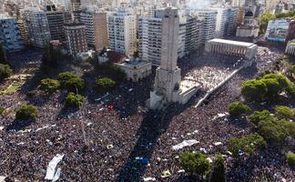 Rosario celebra a sus hijos campeones del mundo: Messi y Di María