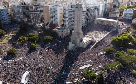 Rosario celebra a sus hijos campeones del mundo: Messi y Di María