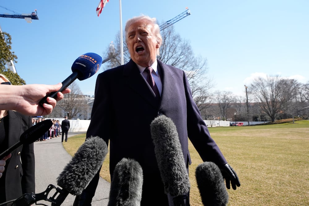 Trump lanza explosiva declaración: propone una “toma amistosa” de Cuba en plena tensión con la isla. EFE/EPA/YURI GRIPAS / POOL