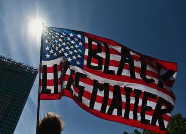 Universidad de Florida elimina cántico deportivo racista y trabajo de reos