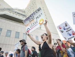 'Dreamers': entre la 'guerra' de Trump y el alivio migratorio de Biden