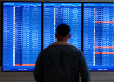 Caos aéreo en Nueva York, Atlanta y Chicago: Aeropuertos colapsados por las tormentas