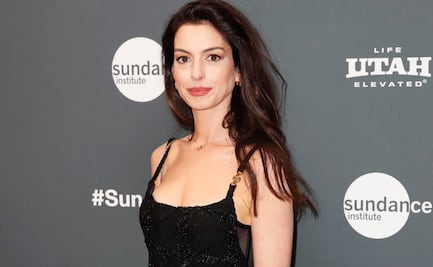 Anne Hathaway y el minivestido negro con el que “robó miradas” en alfombra