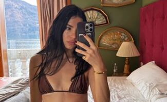 Sarah Kohan se adelanta al verano y modela bikini de impacto desde Italia