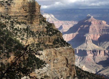 Hallan cuerpo de hombre a 140 metros del borde del Gran Cañón