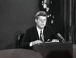 JFK y sus amoríos secretos: un nuevo libro revela su romance con una becaria de 19 años