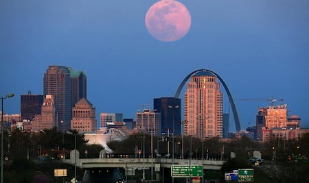 Galería: las mejores fotos de la superluna rosa de abril 