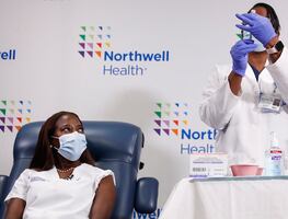 Hospitales de Nueva York afrontarán multas si no agilizan vacunación