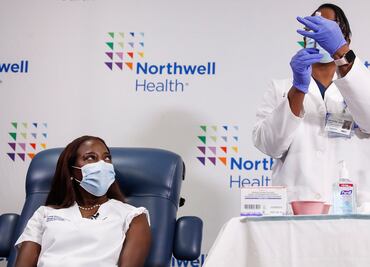 Hospitales de Nueva York afrontarán multas si no agilizan vacunación