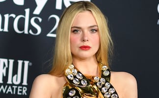 El arriesgado top dorado con el que Elle Fanning deslumbró en LA