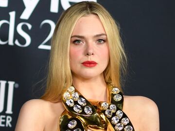 El arriesgado top dorado con el que Elle Fanning deslumbró en LA