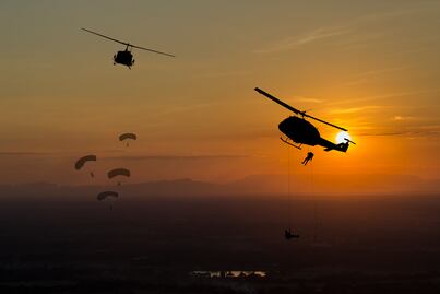 Cadete mexicano fallece al no abrirse su paracaídas durante entrenamiento. VIDEO