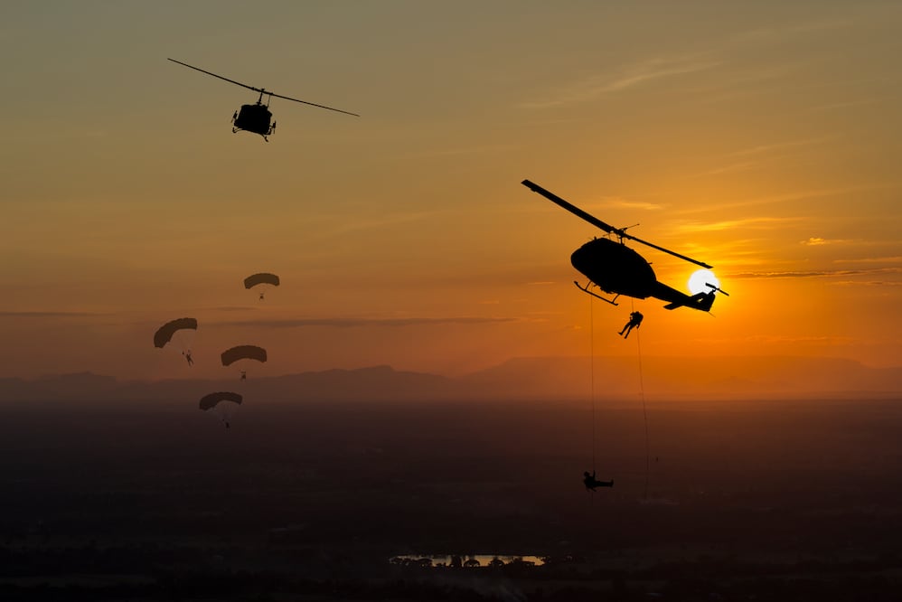 Cadete mexicano fallece al no abrirse su paracaídas durante entrenamiento. Foto iStock / comenoch