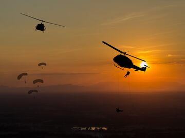 Cadete mexicano  fallece al no abrirse su paracaídas durante entrenamiento. VIDEO