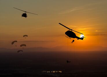 Cadete mexicano fallece al no abrirse su paracaídas durante entrenamiento. VIDEO