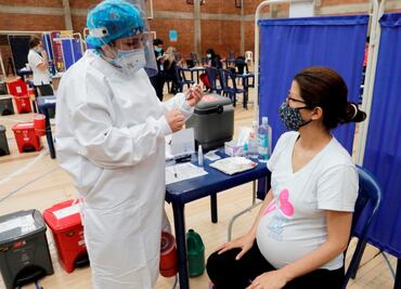 Las embarazadas toleran bien la vacuna anticovid: estudio