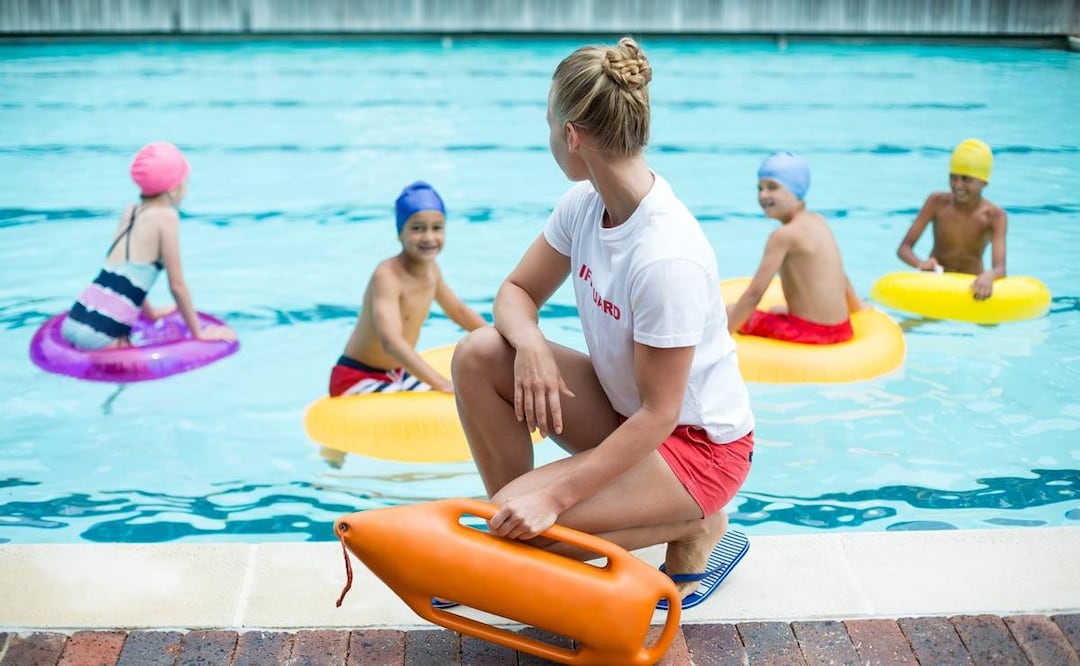 Disney World tiene más de 50 albercas y dos parques acuáticos donde pueden trabajar los salvavidas. Foto: iStock