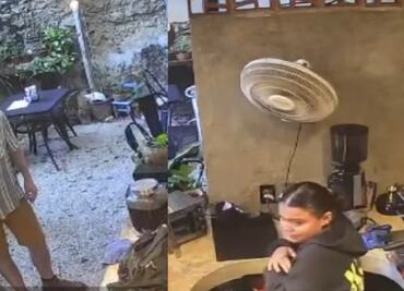 Extranjero agrede a empleada y amenaza con incendiar cafetería en Mérida. VIDEO