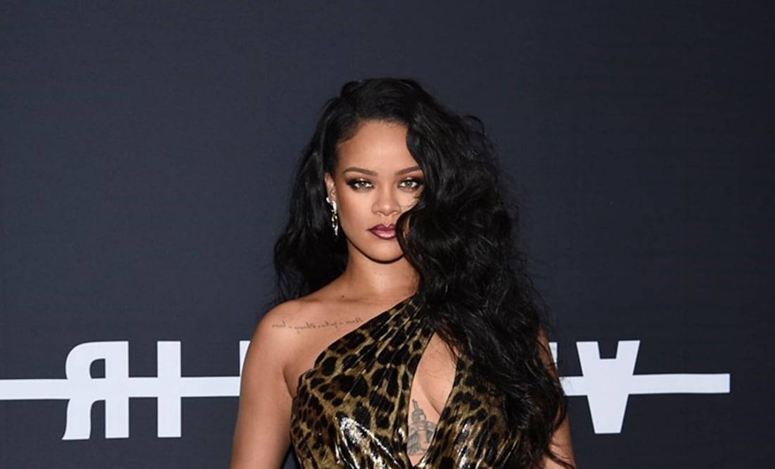 Rihanna posa con lencería inspirada en ‘Los Pitufos’ tras colaborar el la película. Foto: AP